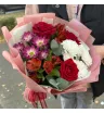 Сборный с розами и альстромерией