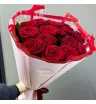 15 красных роз в оформлении 2
