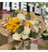 Сборный букет с орхидеей и кустовой розой 2