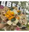 Сборный букет с орхидеей и кустовой розой