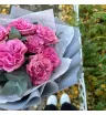 Букет из пионовидных роз с эвкалиптом 3