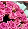 Розовые розы в упаковке 51 шт  3