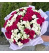 Шикарный букет кустовых роз