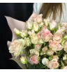 Моно букет из 15 кустовых роз «Чувства» 1
