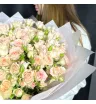Моно букет из 31 нежной кустовой розы 3