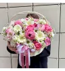 Корзинка с ранункулюсами и пионовидной розой 2